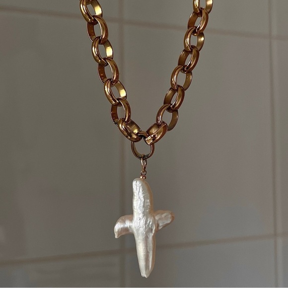 Freshwater Pearl Brass Cross Pendant Necklace - Picture 2 of 3
